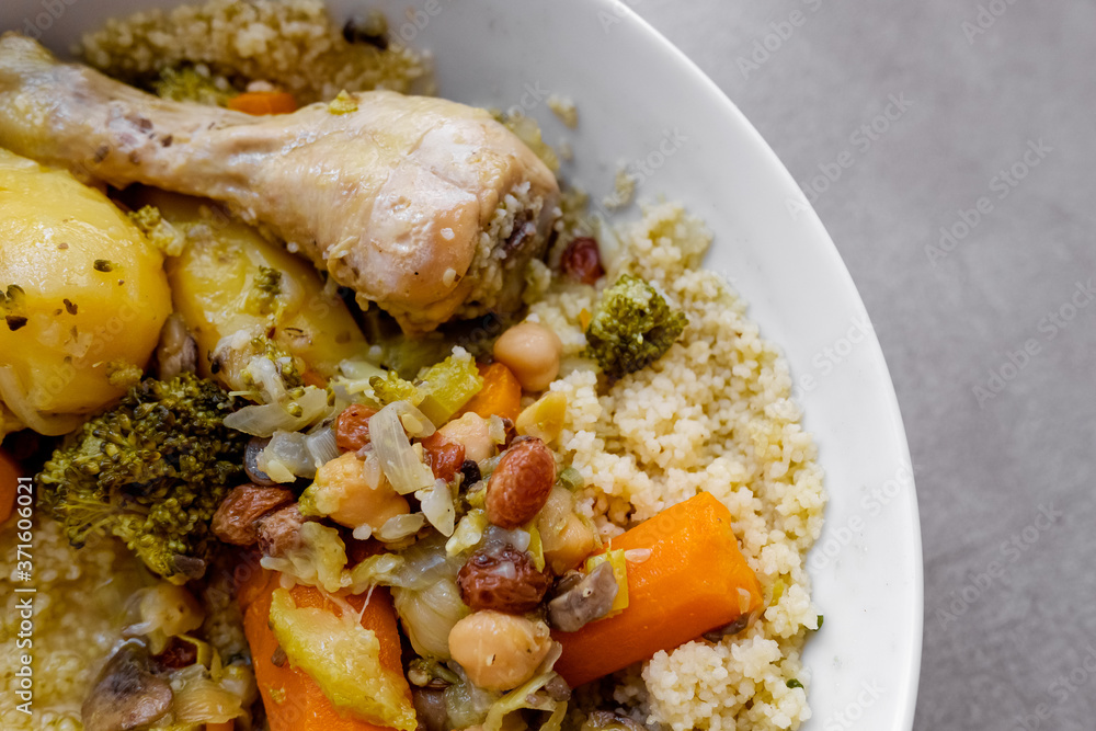 Φωτογραφία Detail of a traditional Mediterranean dish, with legumes, carrots and couscous