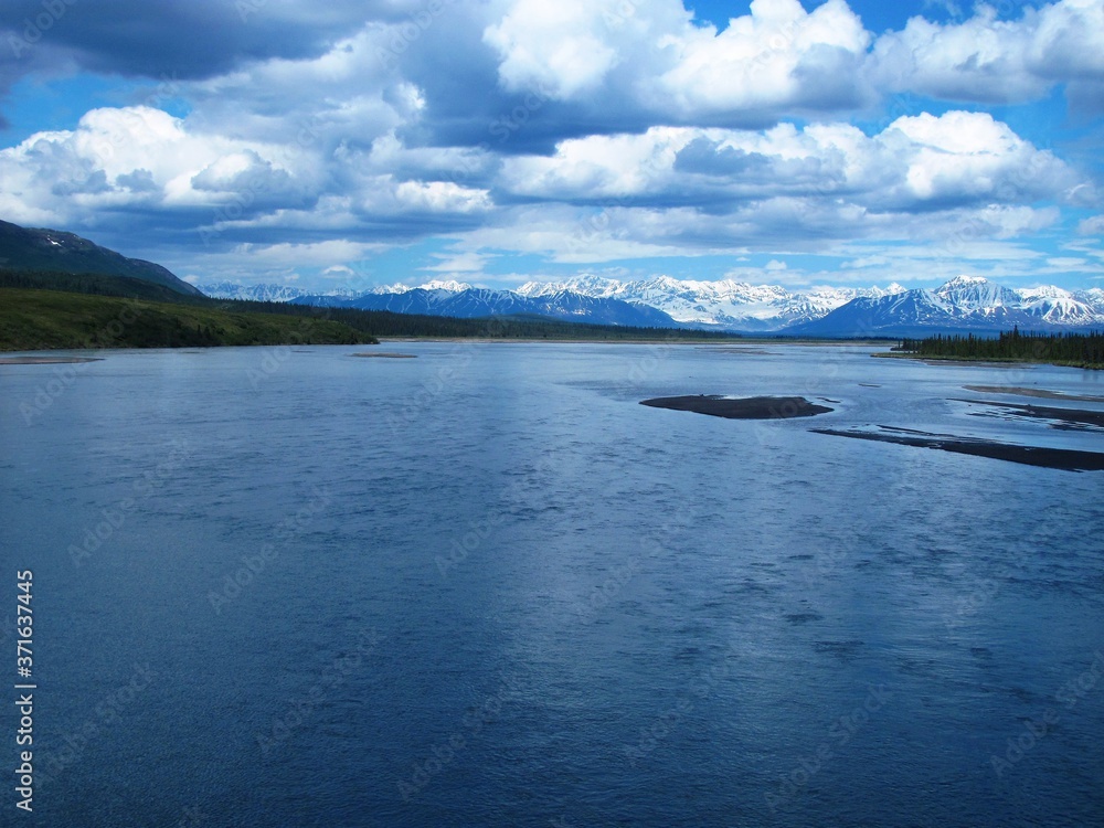 Fototapeta premium Clearwater Creek Along Alaska's Denali Highway