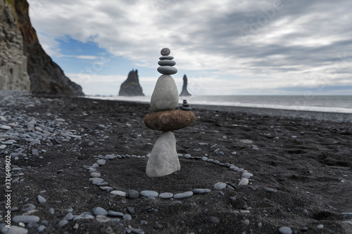 Cuadro en lienzo Stones one on top of the other for a zen balance