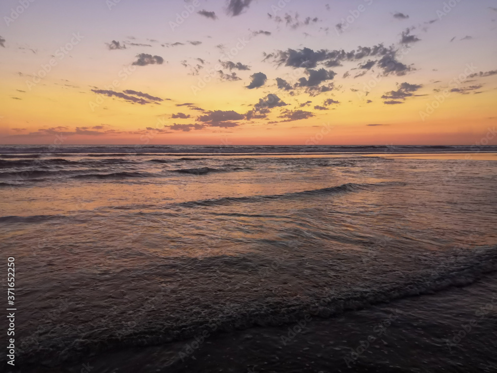 Fototapeta premium Sunset, by the ocean