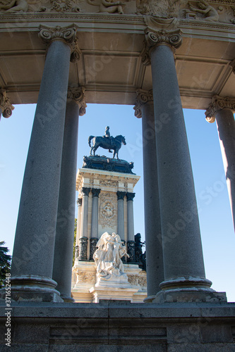 Estatua de Alfonso XII (El Retiro) photo