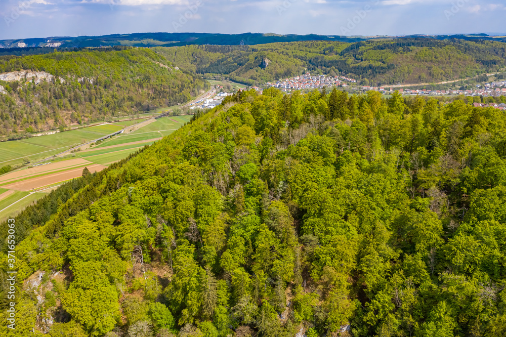 Obraz premium Die Donau aus der Luft - Landschaften entlang der Donau