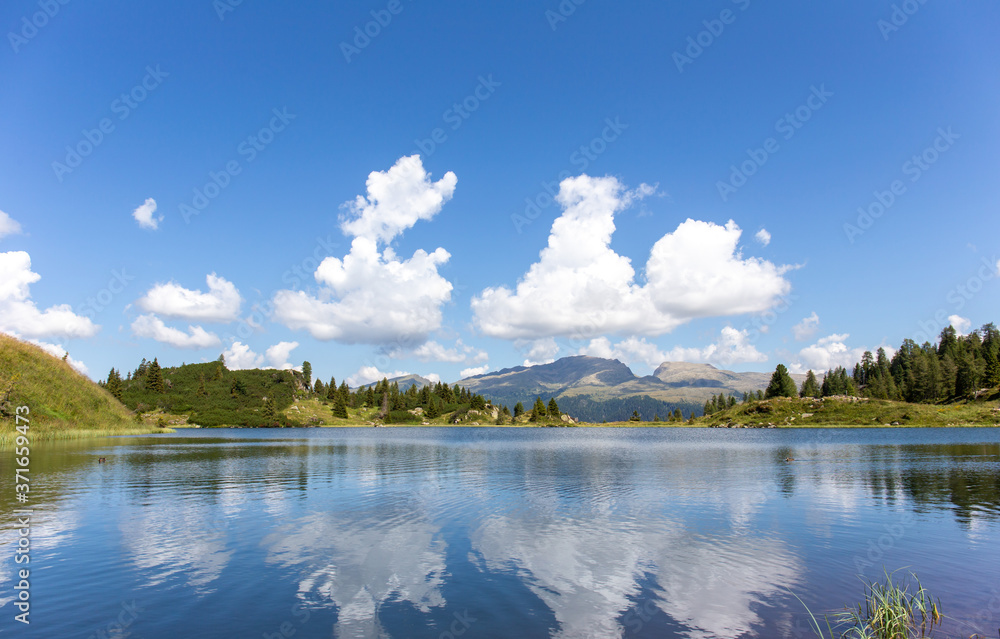 Obraz premium Panorama lago di montagna
