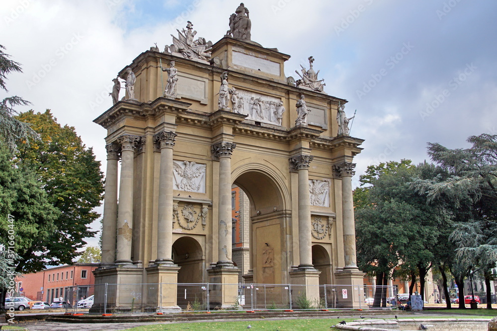 Obraz premium Piazza della Liberta square and Triumphal Arch of the Lorraine in Florence, Tuscany region of Italy
