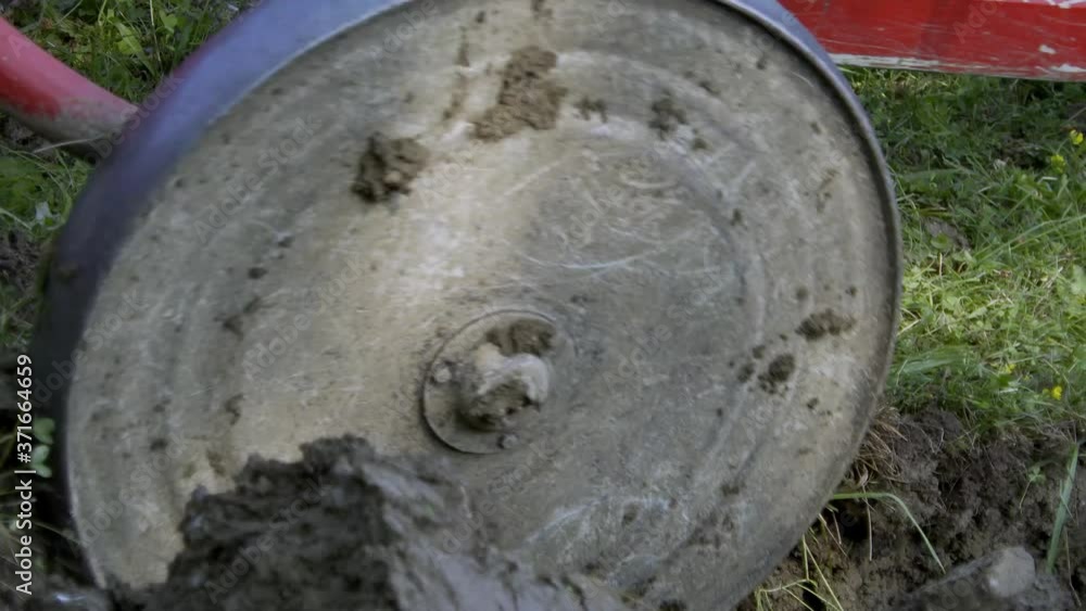 Aratura con trattore cingolato Aratura con trattore cingolato
