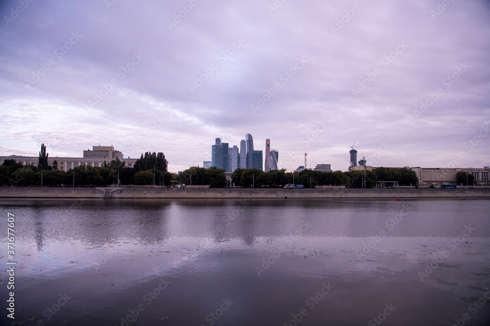 Naklejka premium panoramic view of the big river in the city at sunrise