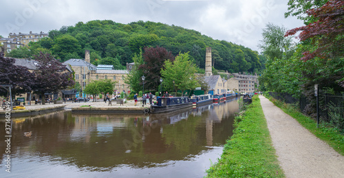 Fototapeta Naklejka Na Ścianę i Meble -  Canal in Hebden Bridge