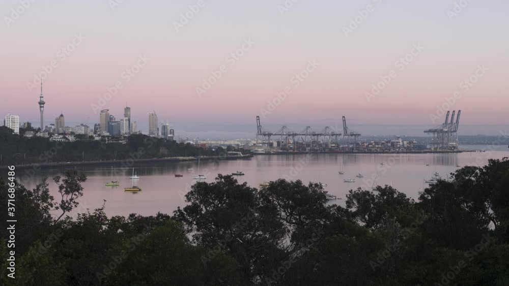 Time-lapse at dawn of the city and port of Auckland, New Zealand, from an elevated position in Orakei. Time-lapse at dawn of the city and port of Auckland, New Zealand, from an elevated position in Orakei.