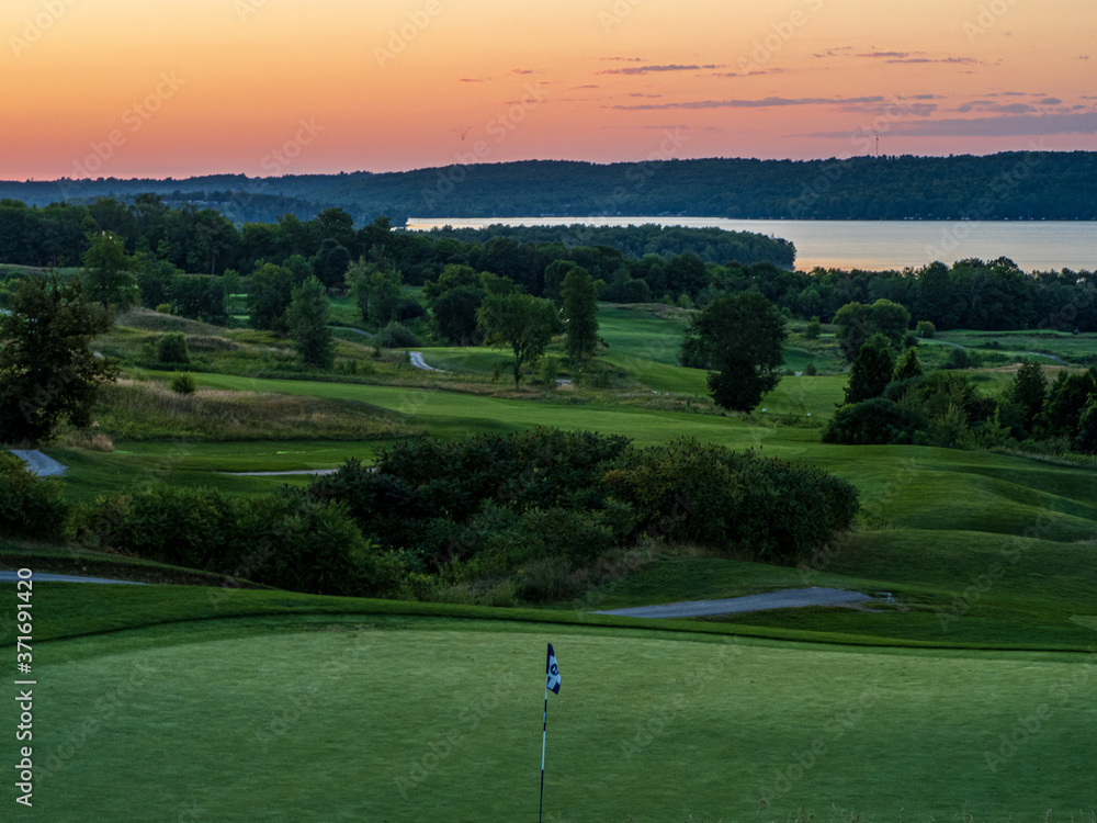 Obraz premium golf course at sunrise