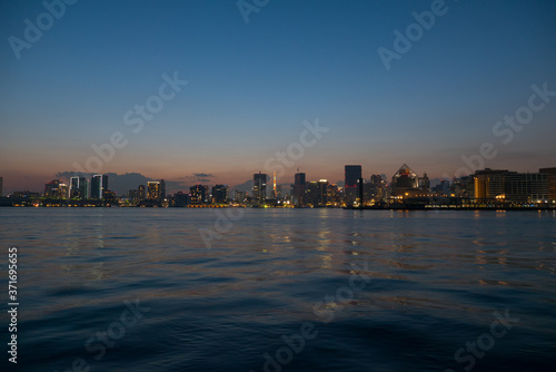 豊洲ぐるり公園からの東京湾の夜景(都心) © homebell
