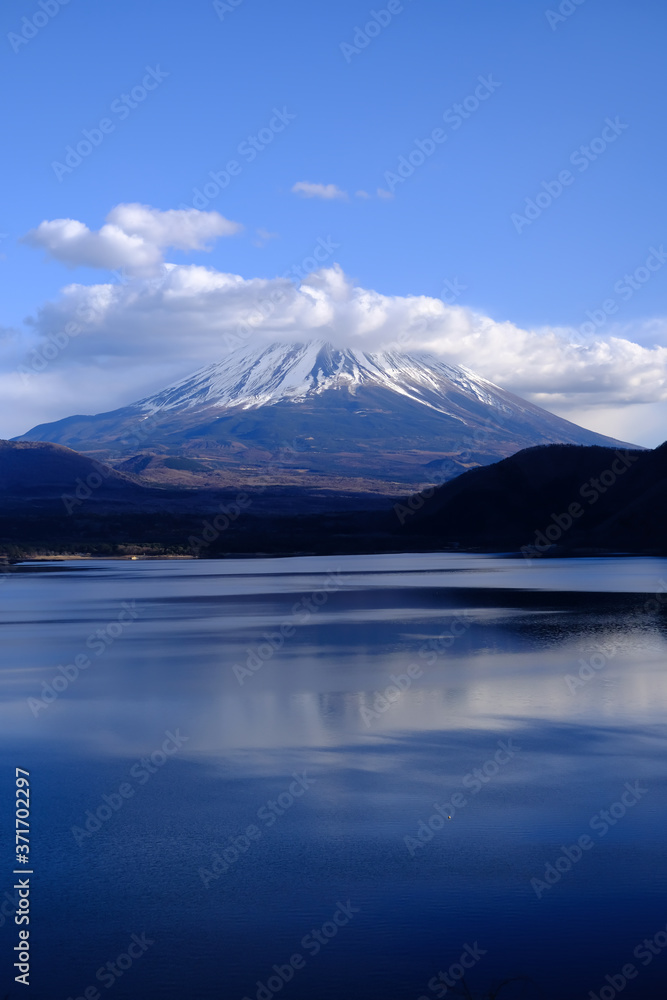 本栖湖からの富士山