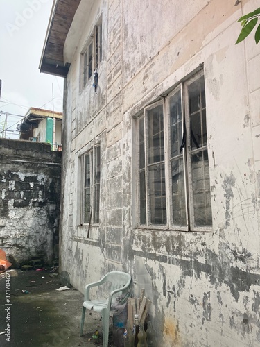 Fototapeta Naklejka Na Ścianę i Meble -  Wall of old rusty house in the Philippines