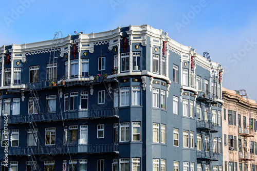 Obraz na plátně Classic City Apartments in San Fransisco