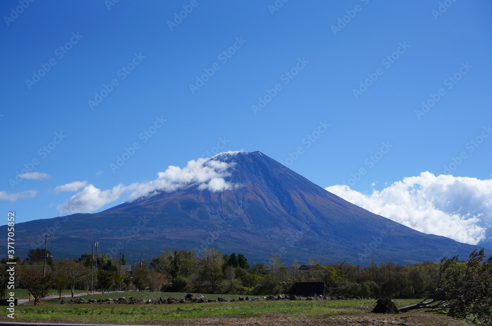 Naklejka premium 朝霧高原からの富士山