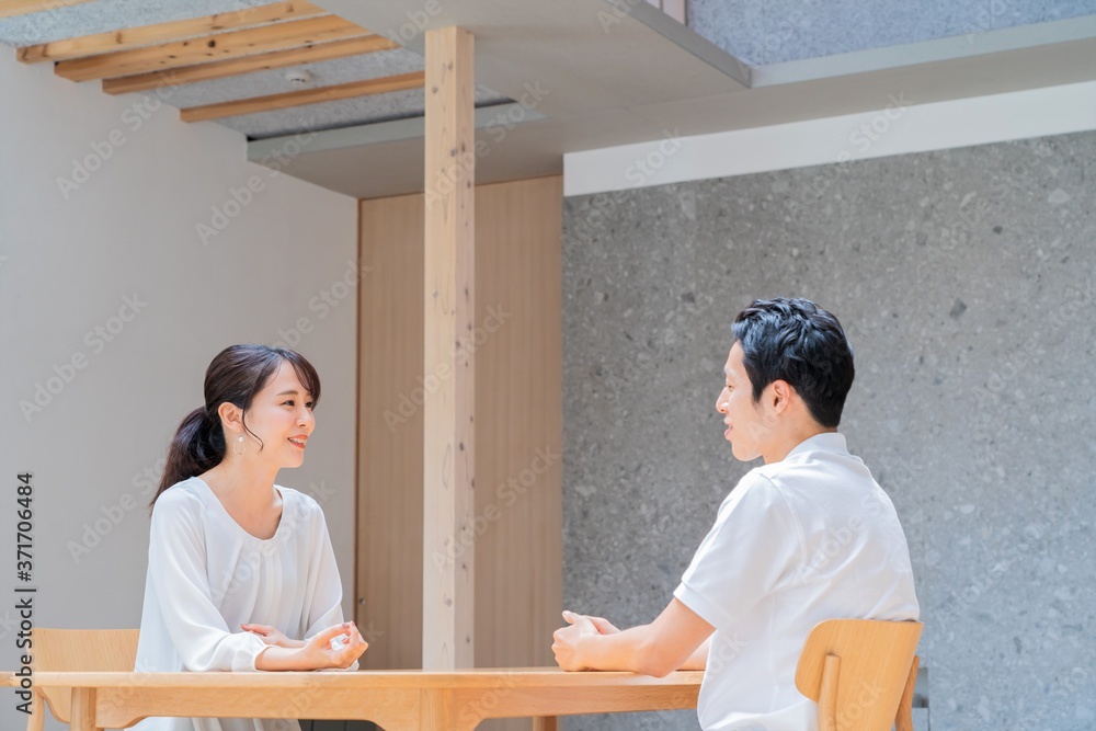 若いアジア人夫婦　