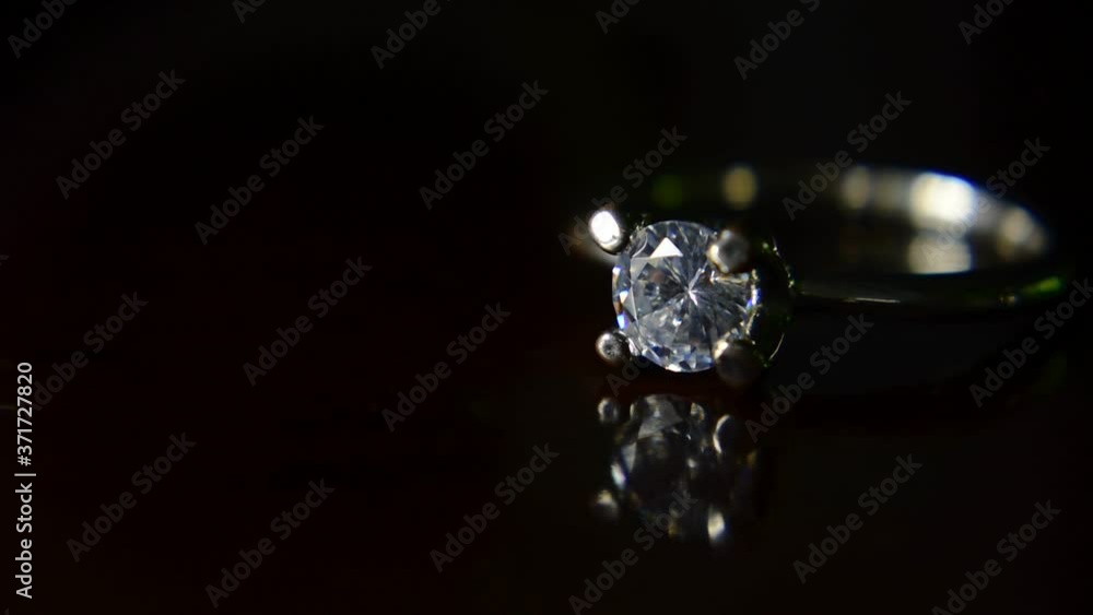 Wedding ring
A white gold ring with diamonds
Wedding ring
A white gold ring with diamonds