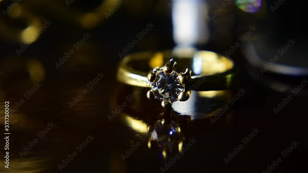 Wedding ring
A white gold ring with diamonds
Wedding ring
A white gold ring with diamonds