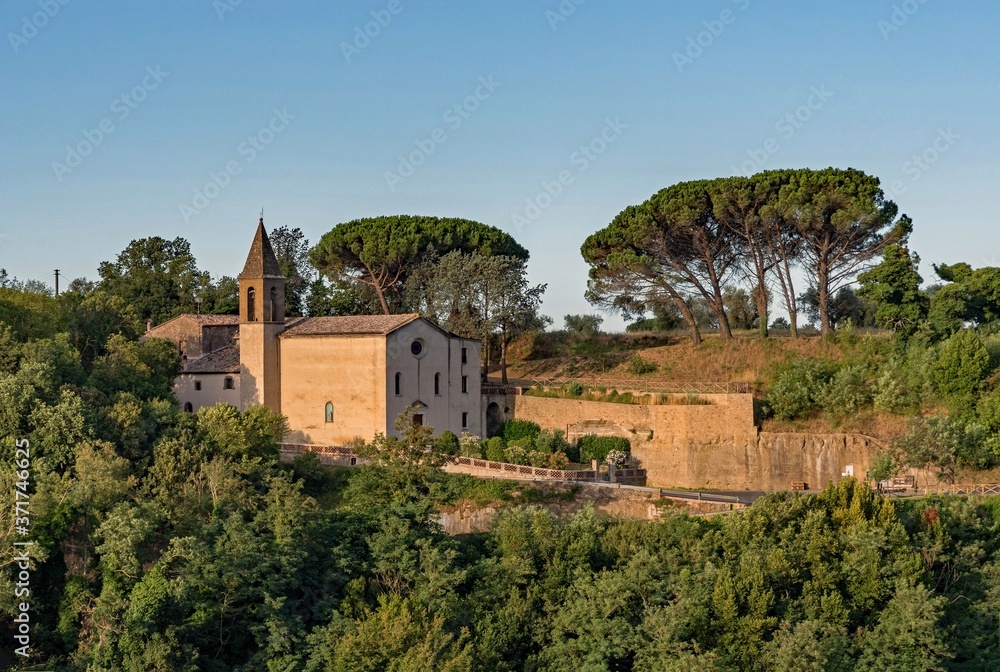Alte Kirche bei Pitigliano in der Toskana, Italien 