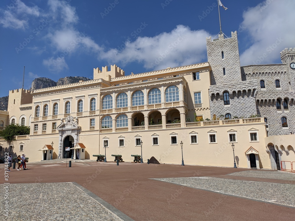 palais Monaco, principauté et capitale de la richesse, place du casino de monte Carlo et son sublime port avec des yachts et hotel de luxe