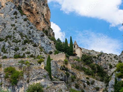 LES GORGES DU VERDON : Moustier sainte marie