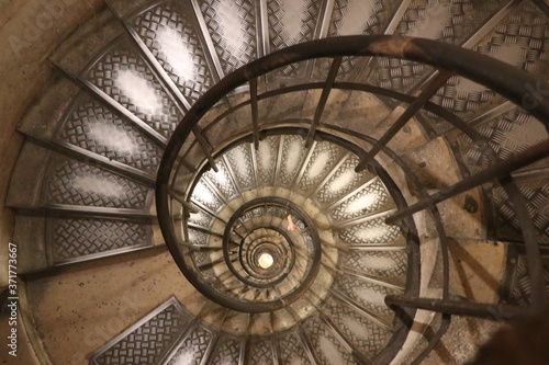 escalier monumental en colimaçon