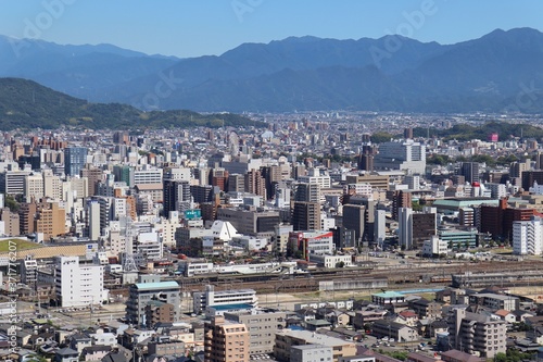 Foto 松山総合公園から松山駅（高架化前）、松山市駅（観覧車）方面を眺める