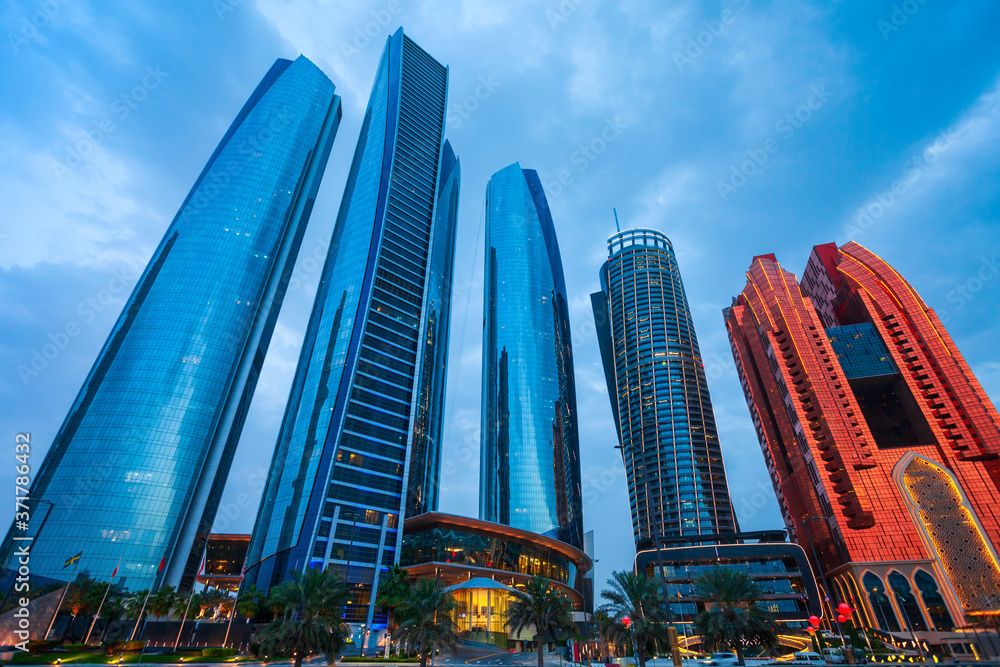 Fototapeta premium Abu Dhabi skyline in UAE
