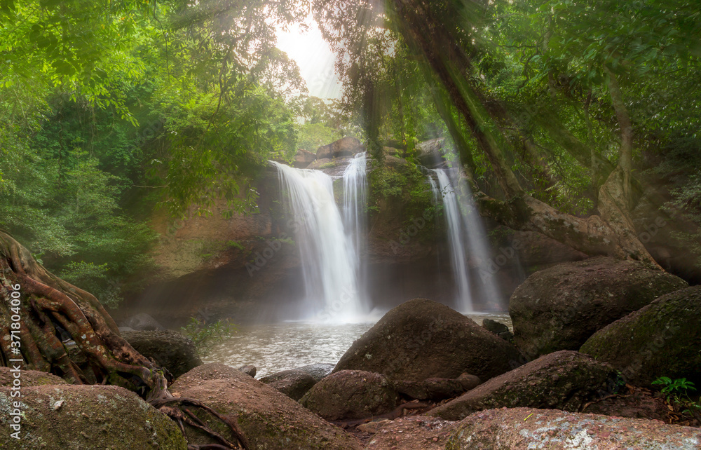 Obraz premium Haew Suwat Waterfall, flowing soft blur, Khao Yai National Park