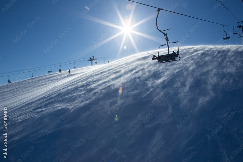 Obraz premium Chair lift, on a bright winter day in the village of Sheregesh, top Green