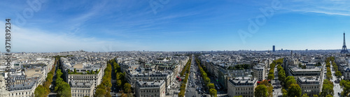 Large aerial view of Paris with Eiffel tower and Montmartre © Alessio
