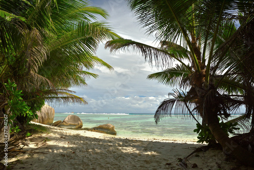 Paradiesischer Strand auf den Seychellen 