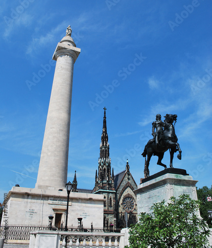 Canvastavla A view of Mount Vernon, Baltimore, one of the city's oldest neighborhoods, with the Washington Monument, statue of the Marquis de Lafayette and Mount Vernon Methodist church