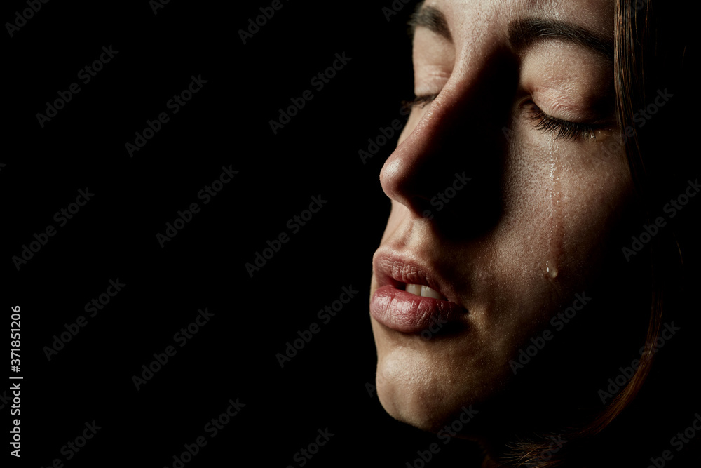 Obraz premium young woman crying