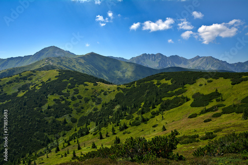 góry Tatry, widok z Grzesia na Rakoń i Wołowiec