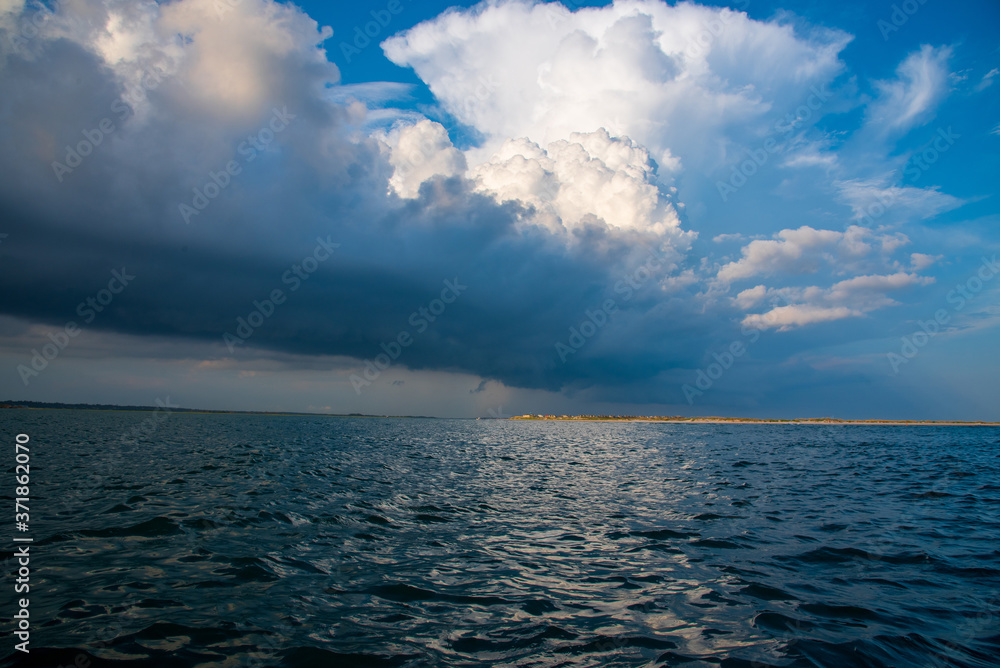 Obraz premium Boating at Sunset