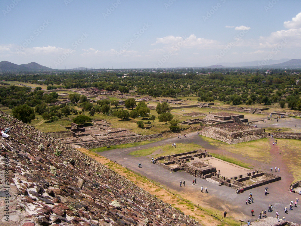 Obraz premium General view of the ancient city of theotihuacan in Mexico