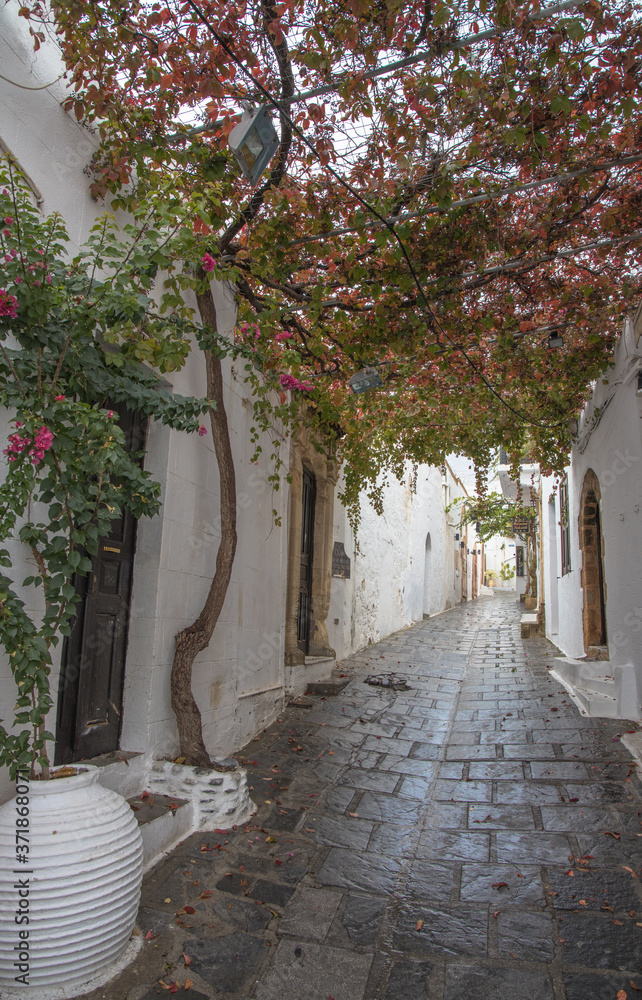 Obraz premium View of the picturesque town of Lindos, Rhodes, Greece
