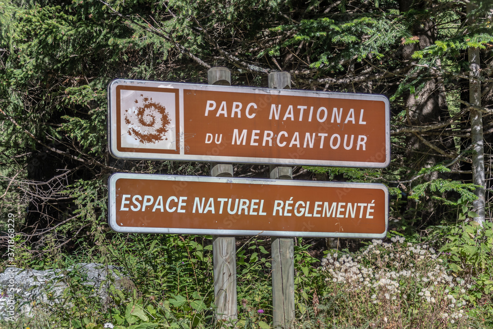 Panneau indicateur randonnée parc du Mercantour