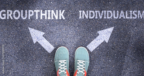 Εκτύπωση καμβά Groupthink and individualism as different choices in life - pictured as words Gr
