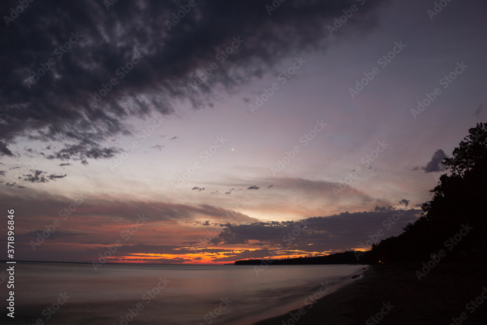 Obraz premium Sunrise, Lake Superior at the Mouth of the Huron River, Baraga County, Michigan.