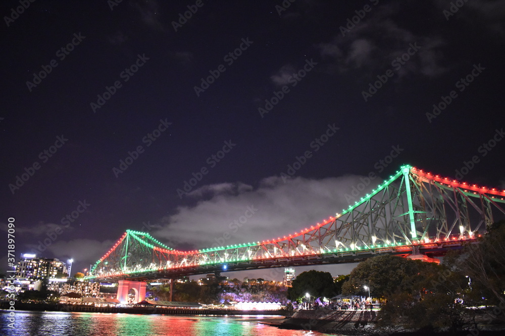 Obraz premium Bridge by night