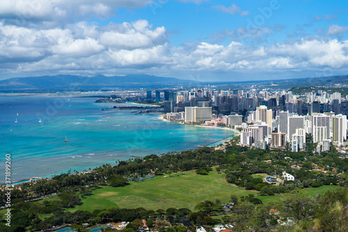 Mountain View of Waikiki © Marvin Parks
