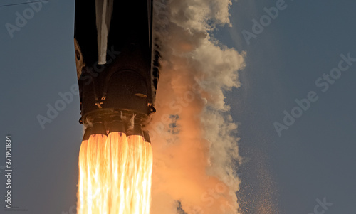 Foto Rocket Engine Close-up fire and flame, SpaceX Falcon 9