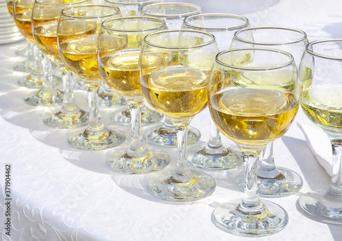 glasses of champagne and white wine are on the table at the reception