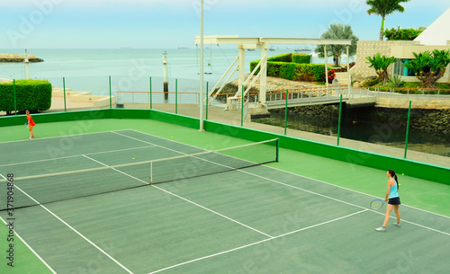 tennis court and net © Luis