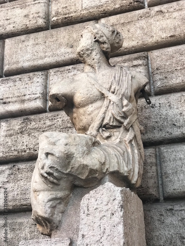oldest statue in rome