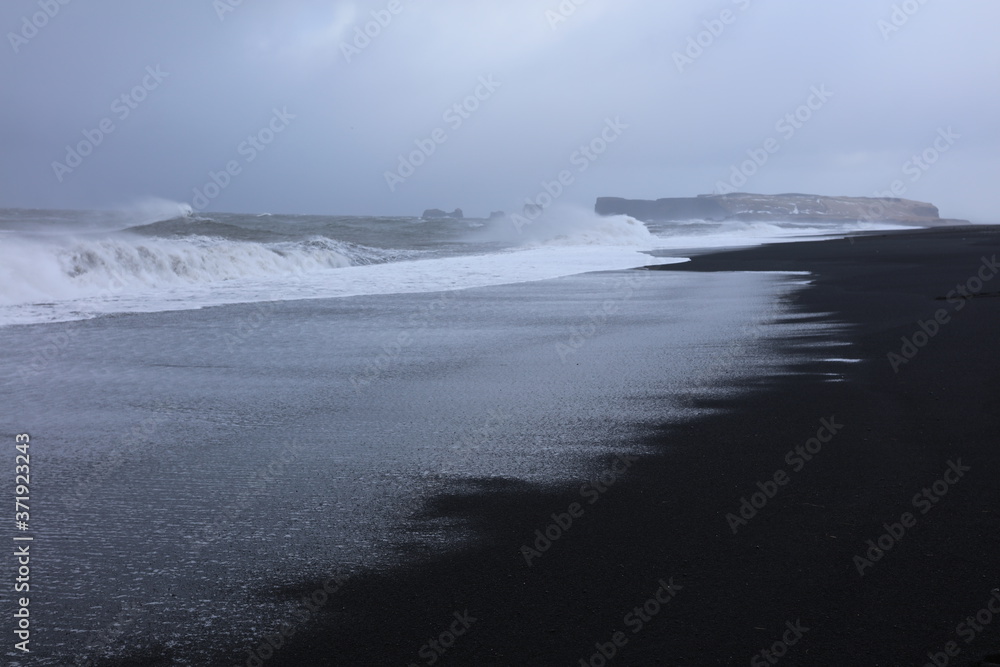 アイスランドのブラックサンドビーチ