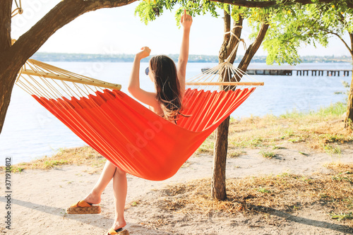 Young woman relaxing in ham...