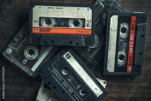 Valokuva Old tape audiotapes from the ' 80s on the table.
