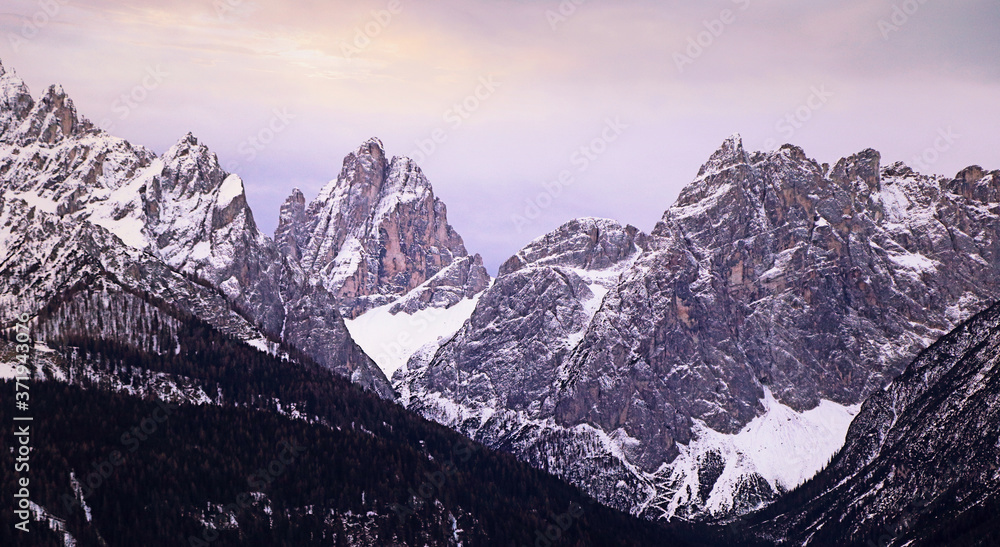 Italy, Dolomiti di Sesto (Dolomites of Sesto), view of  the Croda Rossa, the Croda dei Toni and the Tre Scarperi